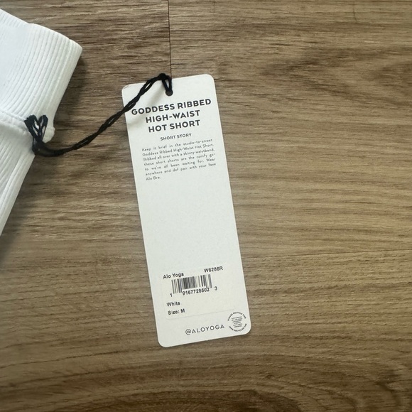 NWT Alo hot shorts - Picture 2 of 3